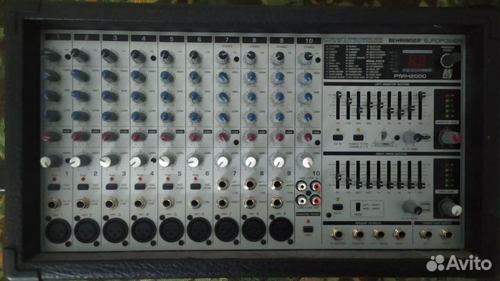 Микшерный пульт behringer