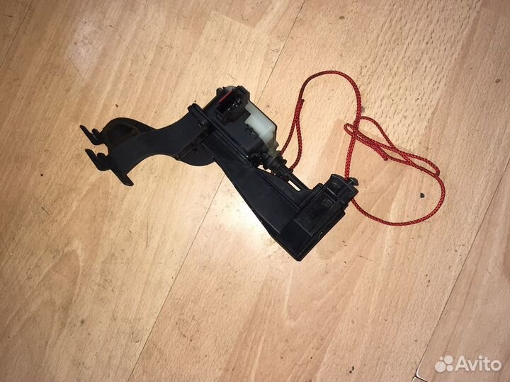 Замок лючка бензабака Мерседес мл 164