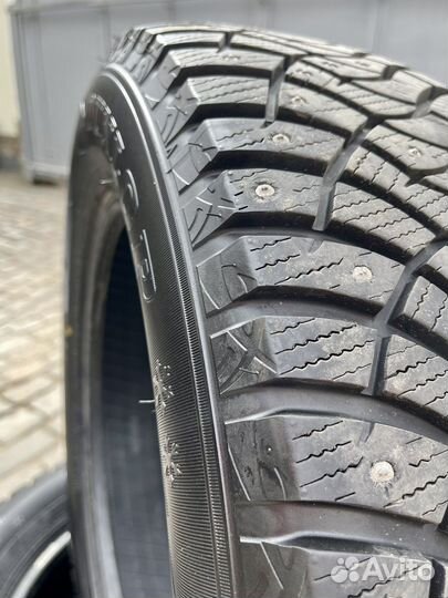 Dunlop GrandTrek Ice 03 215/65 R17