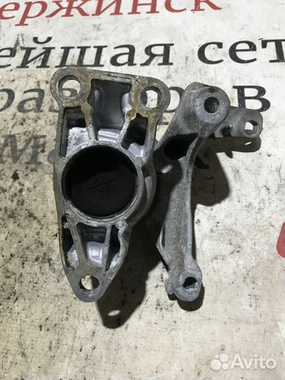 Опора двигателя правая Renault Scenic III (2009—20