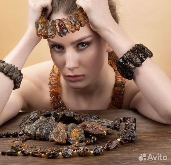 Крупный браслет из янтаря