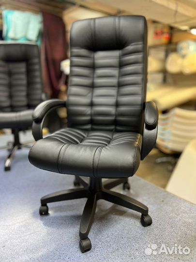 Офисное компьютерное кресло