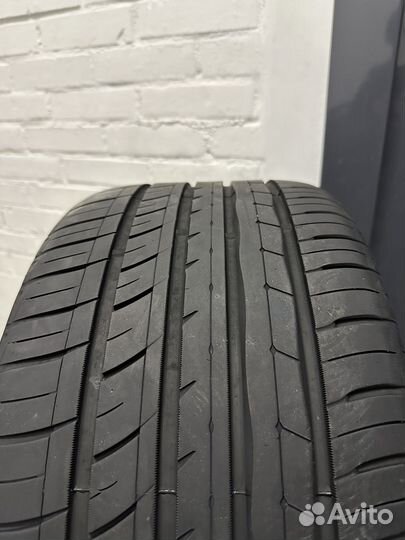 RoadX RXMotion U11 245/35 R19 и 275/30 R19 96Y