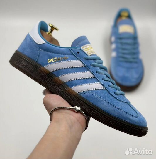 Adidas Spezial: Голубой стиль - безупречный выбор