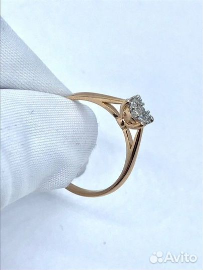 Золотое кольцо с камнем 16р