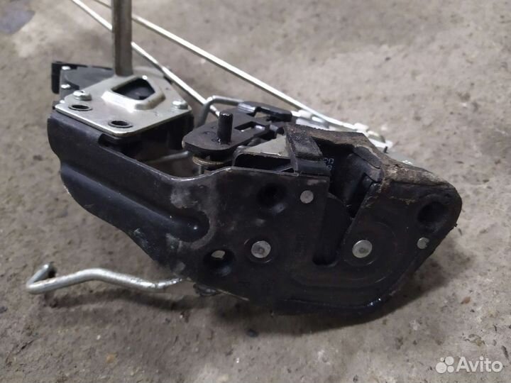 Замок зад. прав. двери hyundai accent