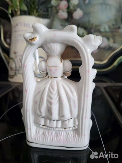 Фарфоровая статуэтка