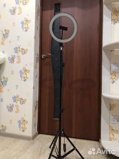 Светодиодная кольцевая лампа