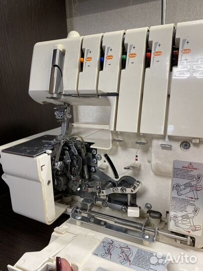 Коверлок Merrylock 011