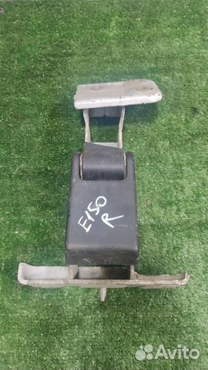 Петля двери правая Peugeot Expert 2010