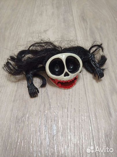 Череп зубастик