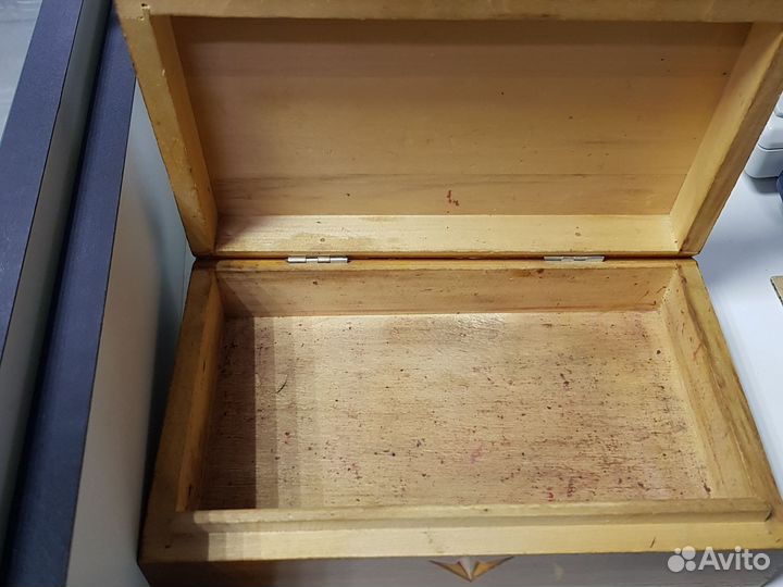 Деревянная шкатулка