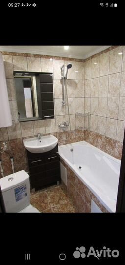 Кладу плитку