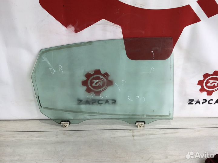 Infiniti Q70/M37 Стекло заднее правое