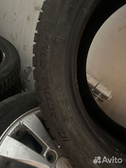 Michelin Agilis X-Ice North 215/55 R17