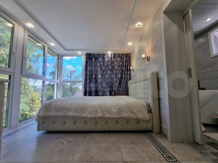 Дом 500 м² на участке 14 сот.