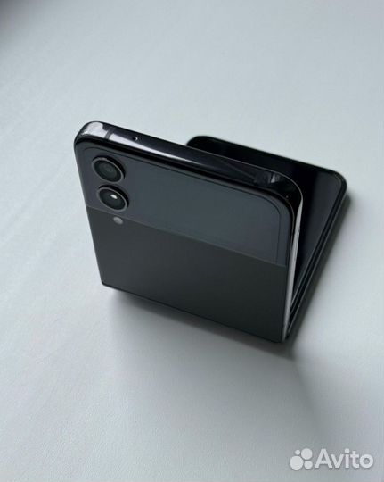 Samsung Galaxy Z Flip4, 8/256 ГБ