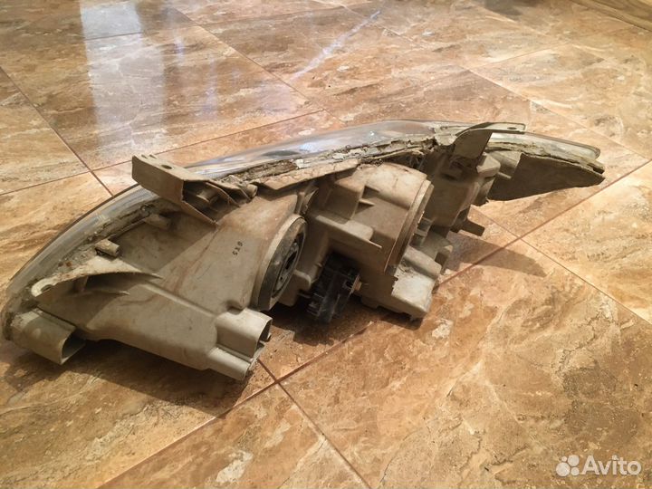 Фара на toyota camry 40