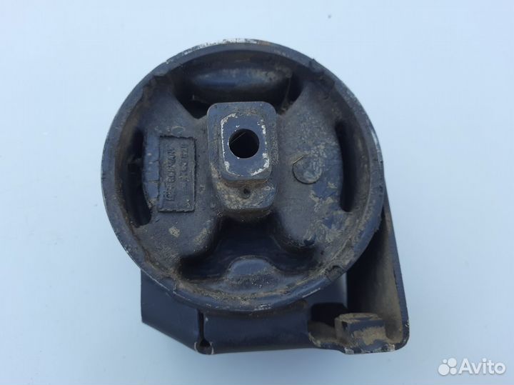 Опора двигателя правая Volkswagen Passat B3