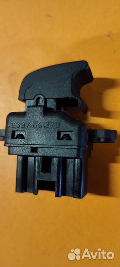 Кнопка стеклоподъемника передняя левая Mazda