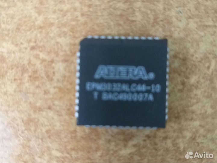 Altera EPM3032ALC44-10