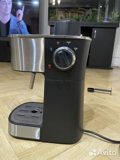 Кофеварка рожковая Polaris PCM 4009