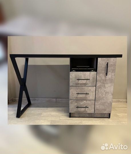 Маникюрный стол