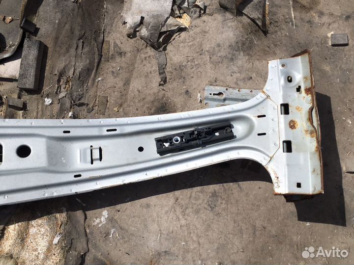 Стойка средняя левая Volkswagen Polo