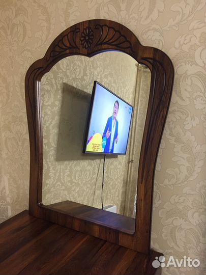 Зеркало настенное