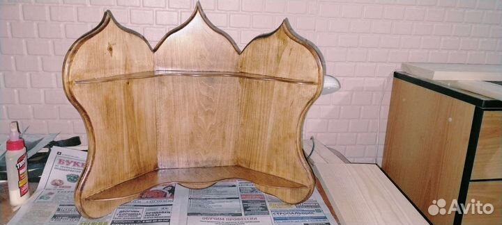 Угловой иконостас из дерева