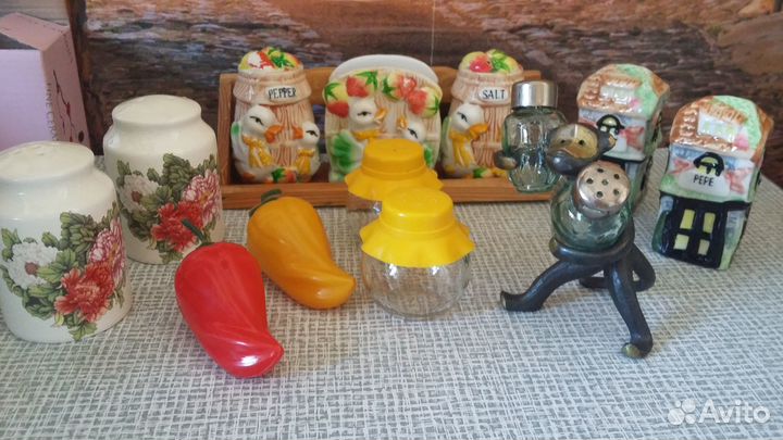 Солонки, стаканчик, держатель крышки