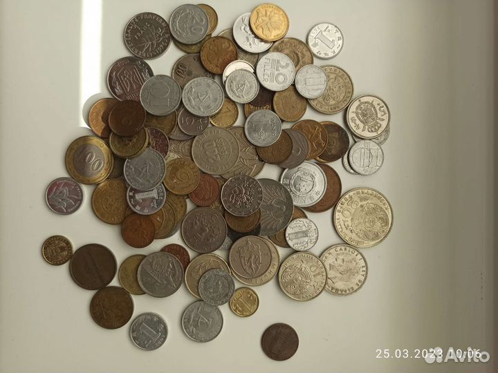 Монеты и банкноты разные