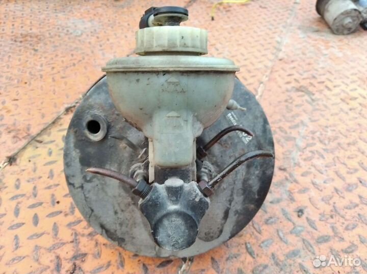 Вакуумный усилитель тормозов Volkswagen Golf 3