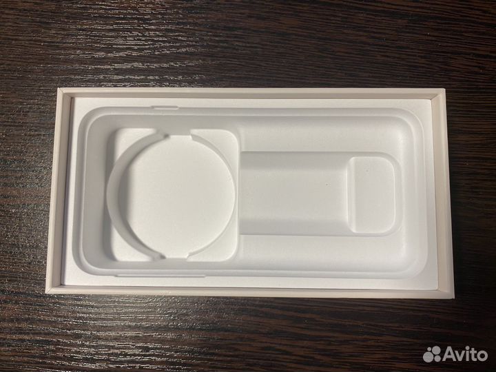 Коробка от iPhone 8