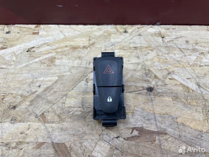 Кнопка аварийной сигнализации Renault Logan