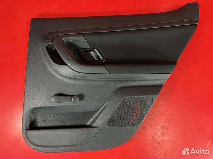 Обшивка двери задней правой Skoda Fabia 2 1.4 CGG