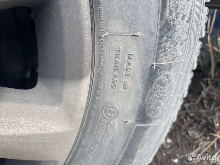 Michelin X-Ice XI3 215/60 R17 96T