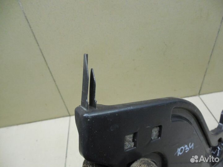 Накладка (кузов внутри) Yaris 2005-2011