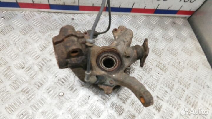 Ступица передняя левая на Volkswagen Golf 4