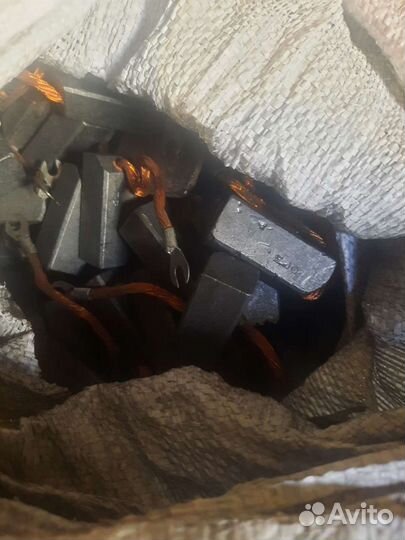 Графитовые щетки разные