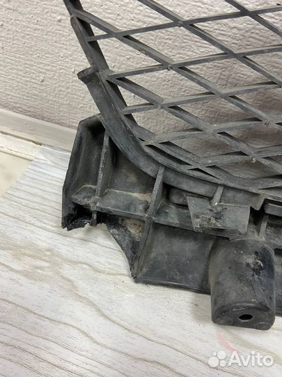 Решетка бампера нижняя Mazda 3 BK Мазда 3