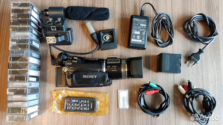 Видеокамеры Sony HVR-A1E, DCR-TRV60E