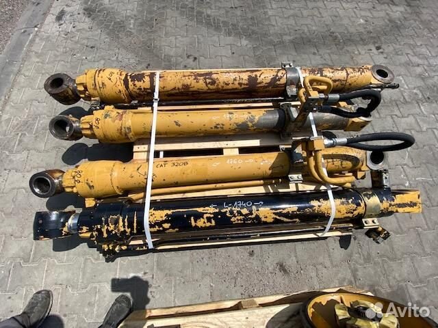 CAT 320 цилиндр ковша L-1740мм