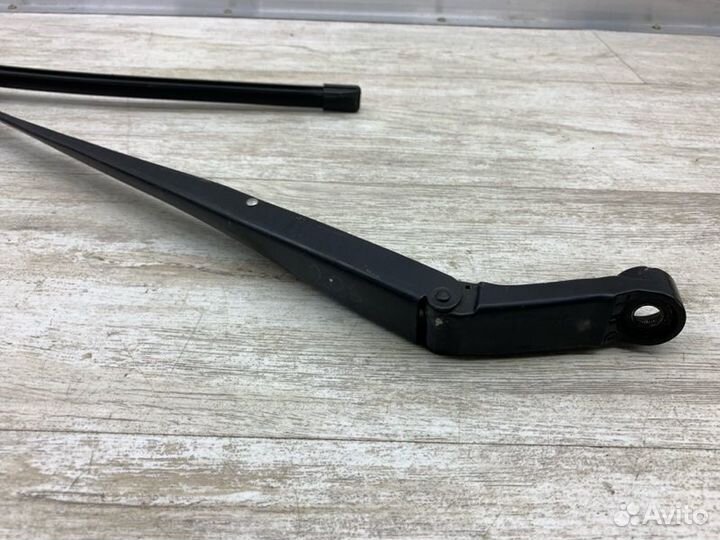 Щеткодержатель Toyota Auris хэтчбек 1adftv 2007