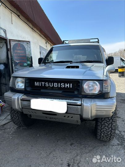 Решетка радиатора mitsubishi pajero 2