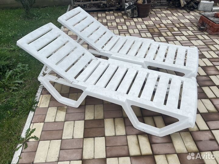 Шезлонг лежак пластиковый