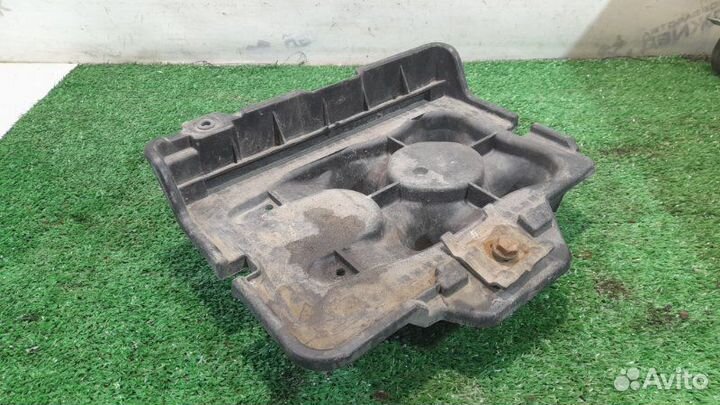 Площадка под аккумулятор Skoda Octavia A4 1.6 BFQ