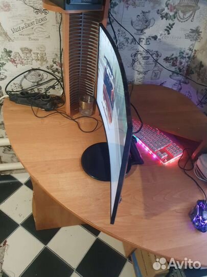 Игровой-изогнутый монитор samsung 27
