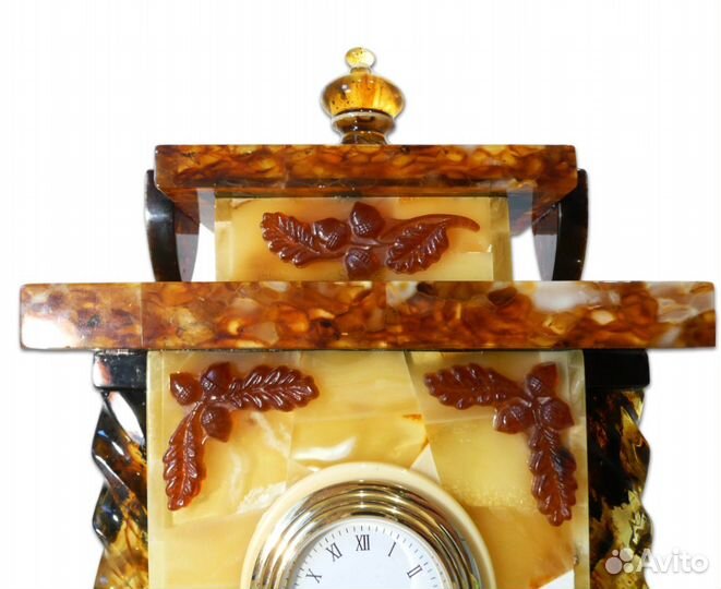 Часы настольные из янтаря 