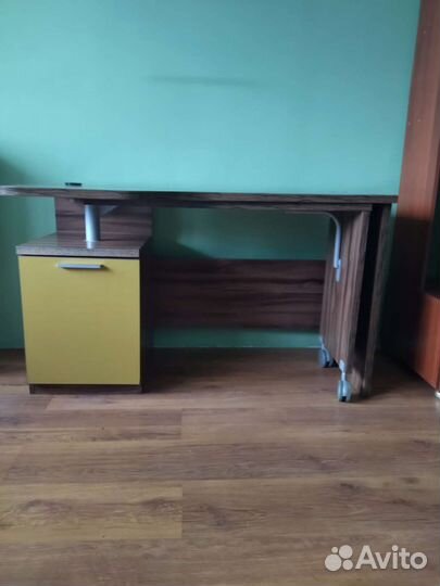 Письменный стол